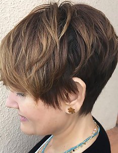 Модные прически на короткие волосы для женщин после 50
