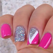 Розовый маникюр