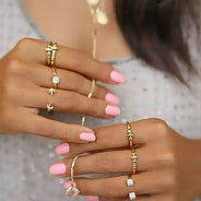 Розовый маникюр