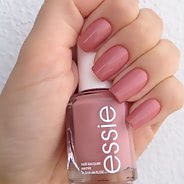 Розовый маникюр