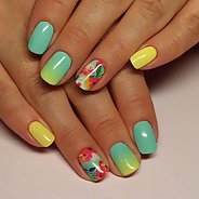 Зеленый маникюр