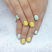 Зеленый маникюр