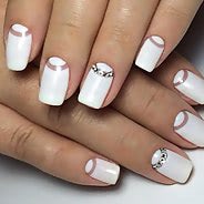 Маникюр со стразами