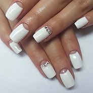 Маникюр со стразами