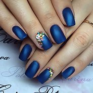 Маникюр со стразами