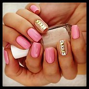 Маникюр со стразами