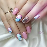 Маникюр со стразами