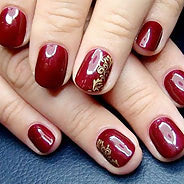 Красный маникюр