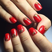 Красный маникюр