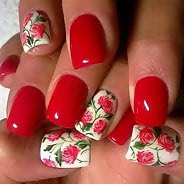 Красный маникюр