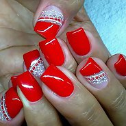 Красный маникюр