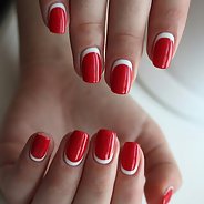 Красный маникюр