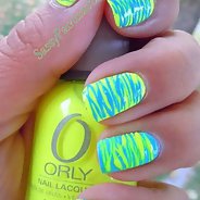 Яркий маникюр