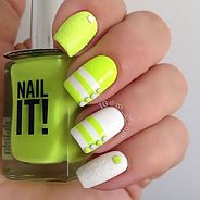 Яркий маникюр