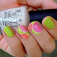 Яркий маникюр