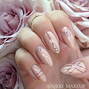 Бежевый маникюр