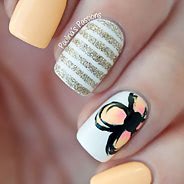 Желтый маникюр