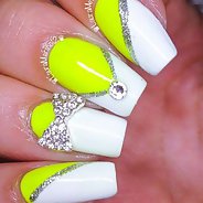 Желтый маникюр