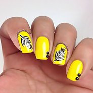 Желтый маникюр