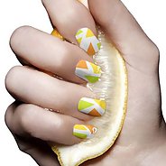 Желтый маникюр