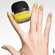 Желтый маникюр