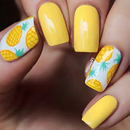 Желтый маникюр